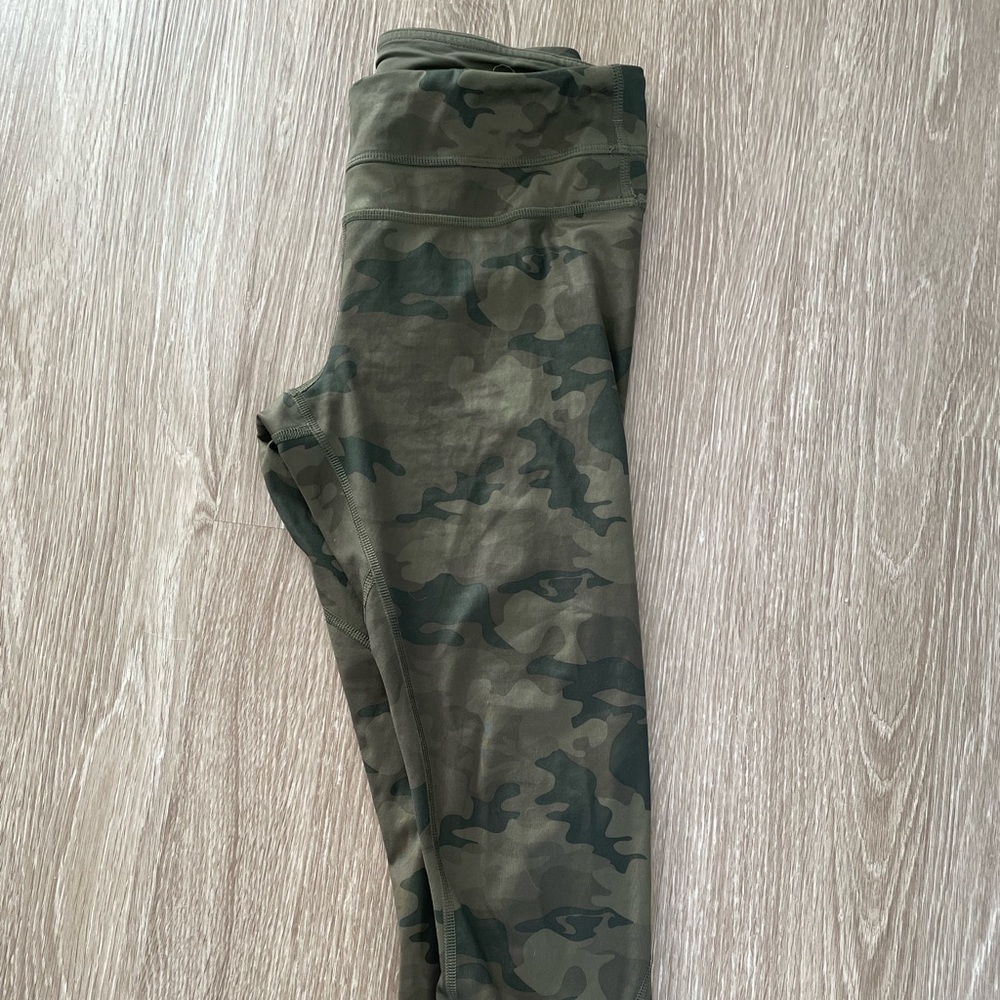 Lululemon 4 Army Capri Leggings